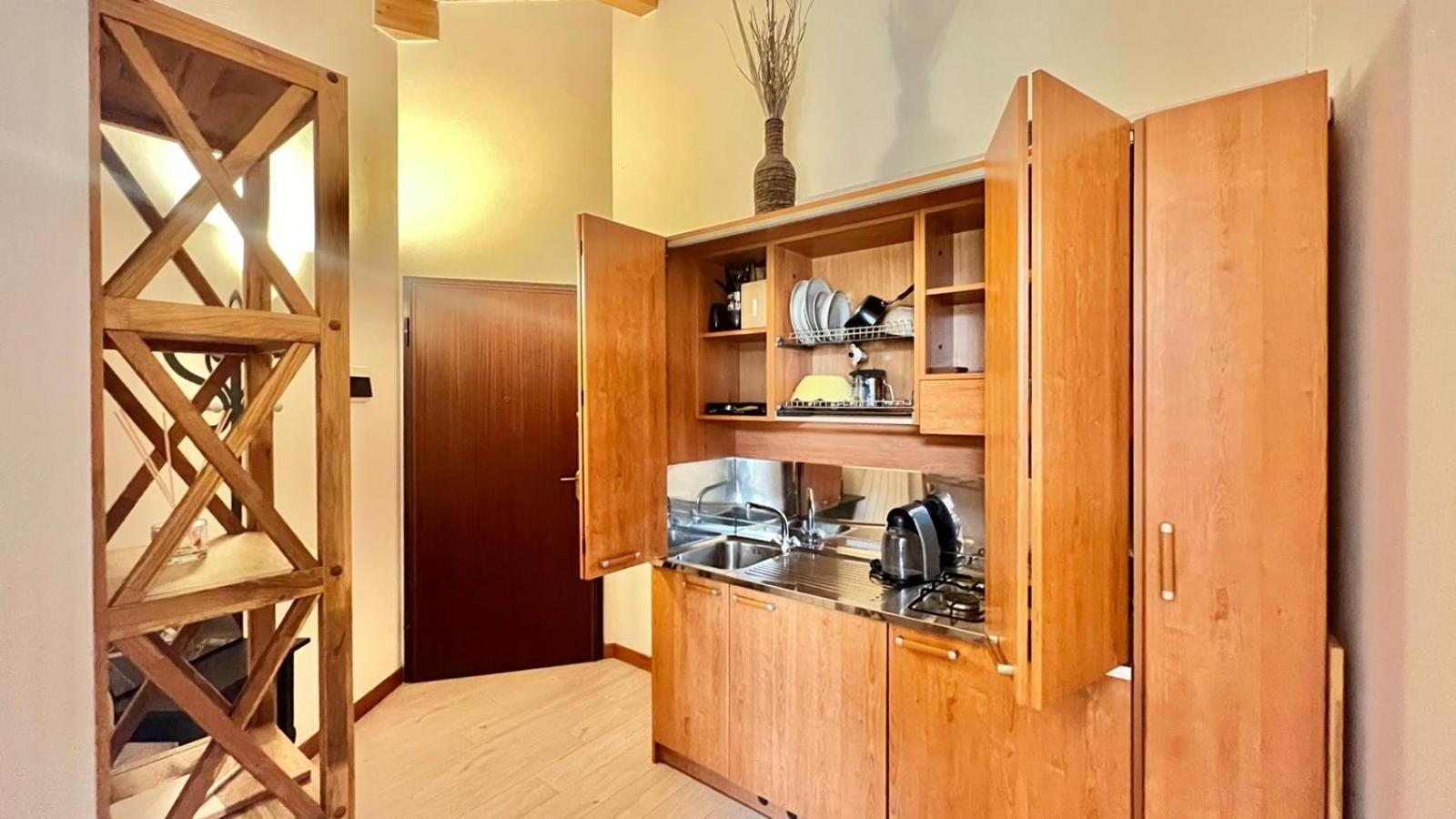 Moderno Con Design Caldo E Accogliente, Con Parcheggio Gratuito E Balcone Privato, Vicino A Fiere, Eventi E Concerti Apartamento