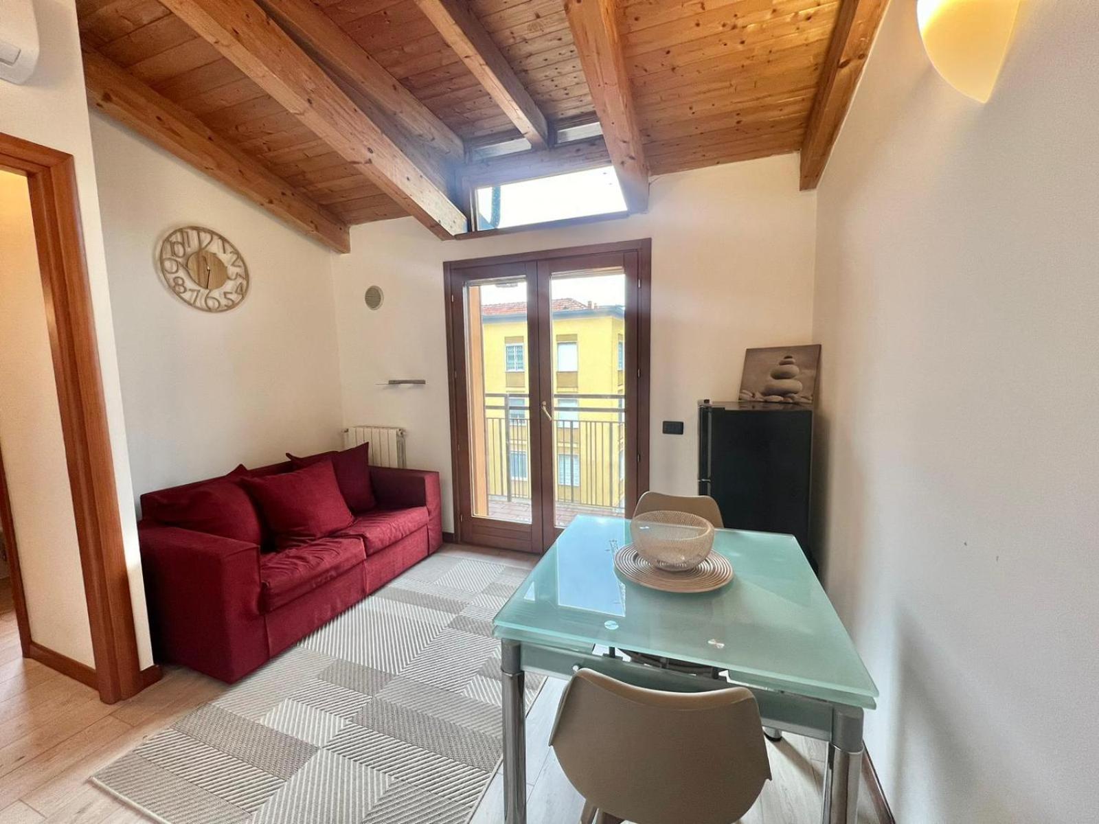 Moderno Con Design Caldo E Accogliente, Con Parcheggio Gratuito E Balcone Privato, Vicino A Fiere, Eventi E Concerti Apartamento