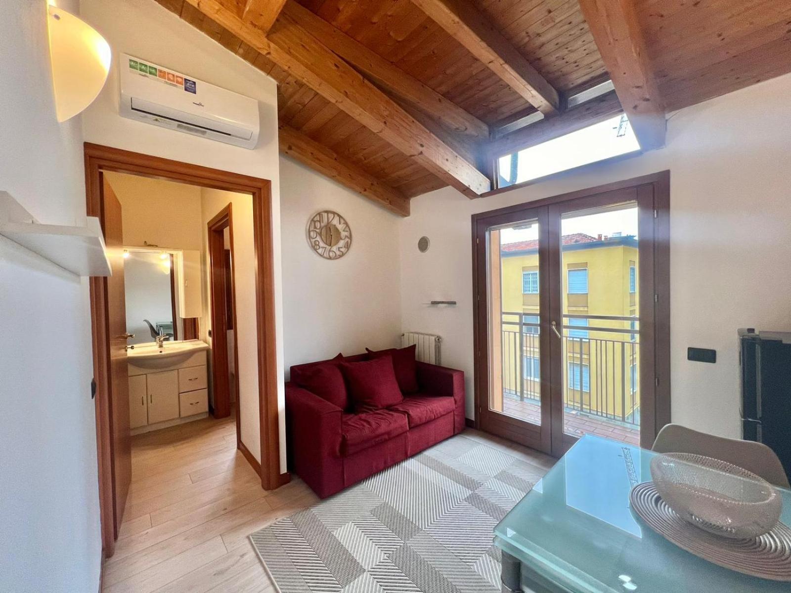 Moderno Con Design Caldo E Accogliente, Con Parcheggio Gratuito E Balcone Privato, Vicino A Fiere, Eventi E Concerti Apartamento *
