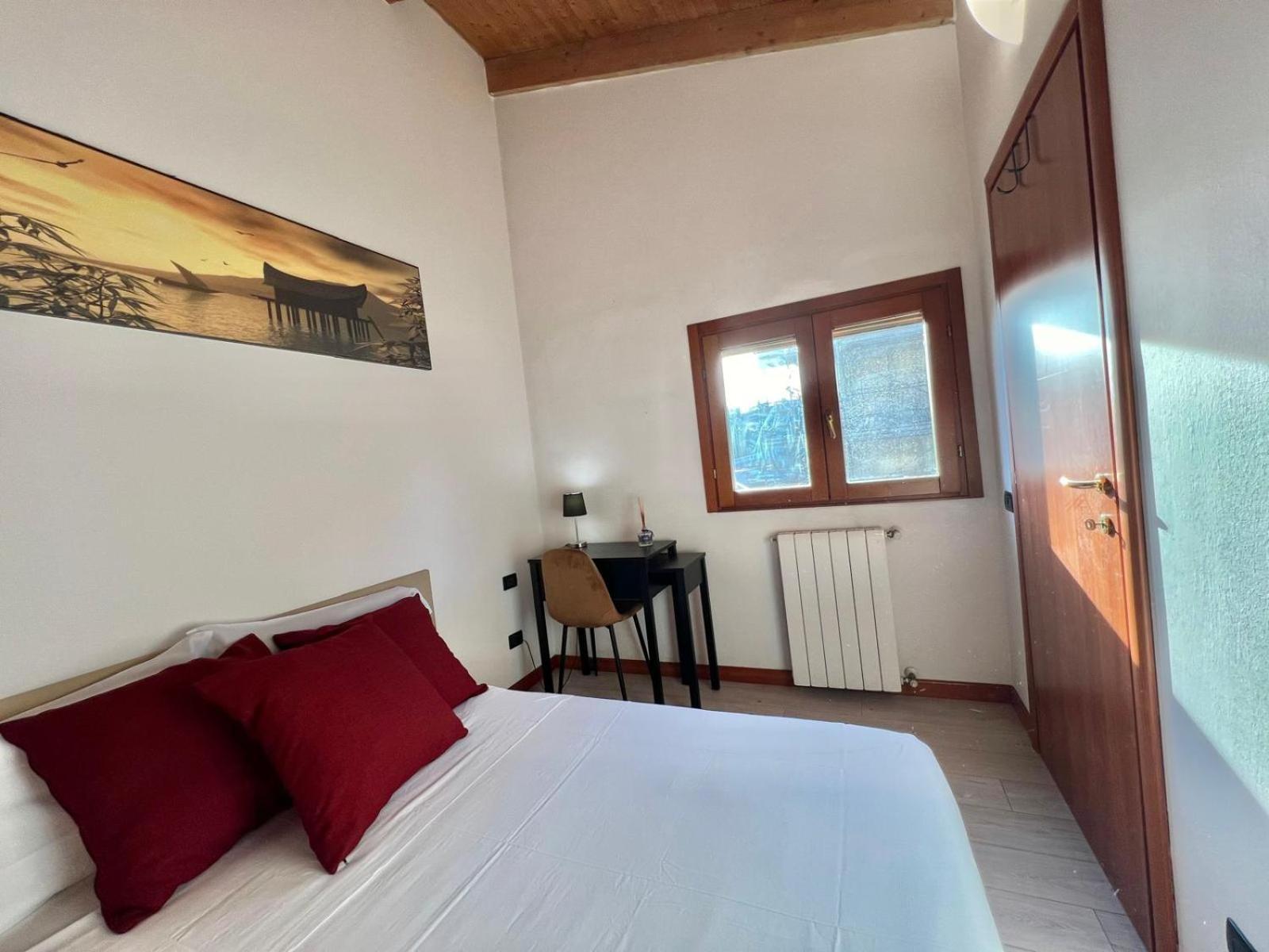Apartamento Moderno Con Design Caldo E Accogliente, Con Parcheggio Gratuito E Balcone Privato, Vicino A Fiere, Eventi E Concerti