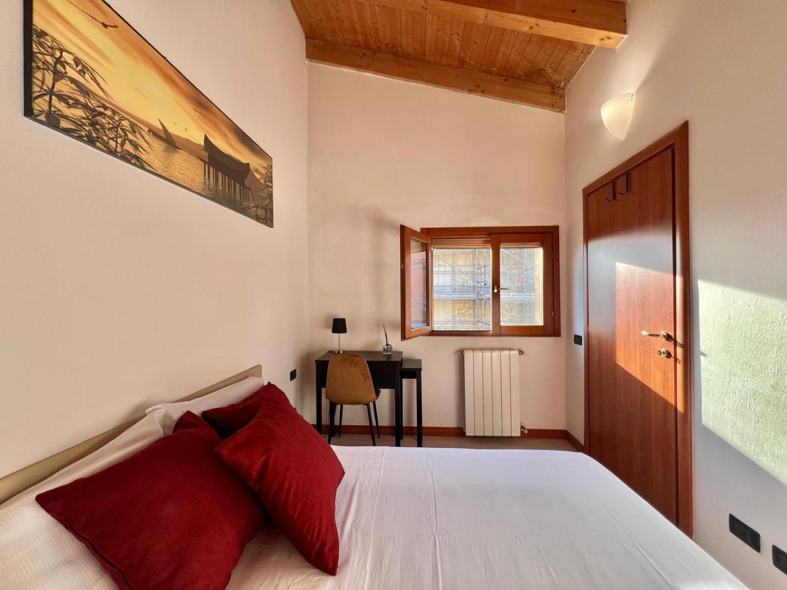 Moderno Con Design Caldo E Accogliente, Con Parcheggio Gratuito E Balcone Privato, Vicino A Fiere, Eventi E Concerti Milán