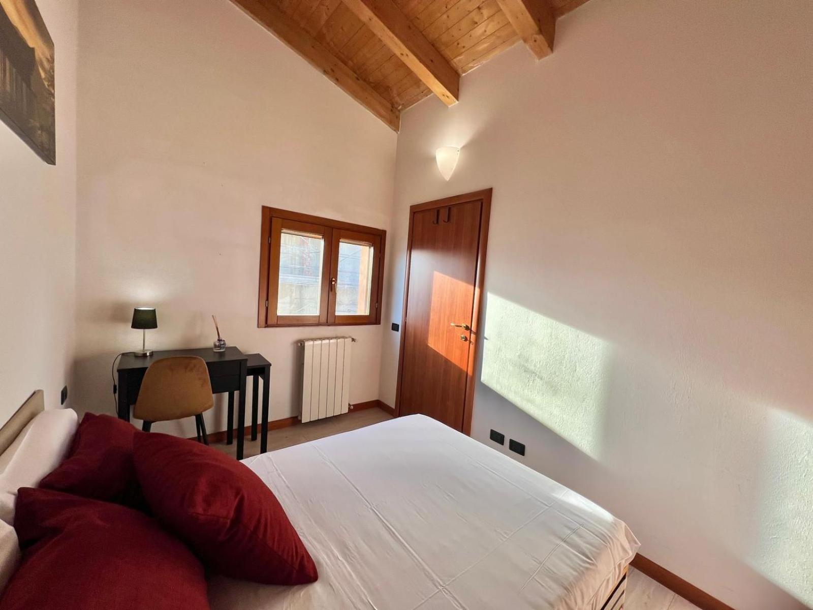 Apartamento Moderno Con Design Caldo E Accogliente, Con Parcheggio Gratuito E Balcone Privato, Vicino A Fiere, Eventi E Concerti