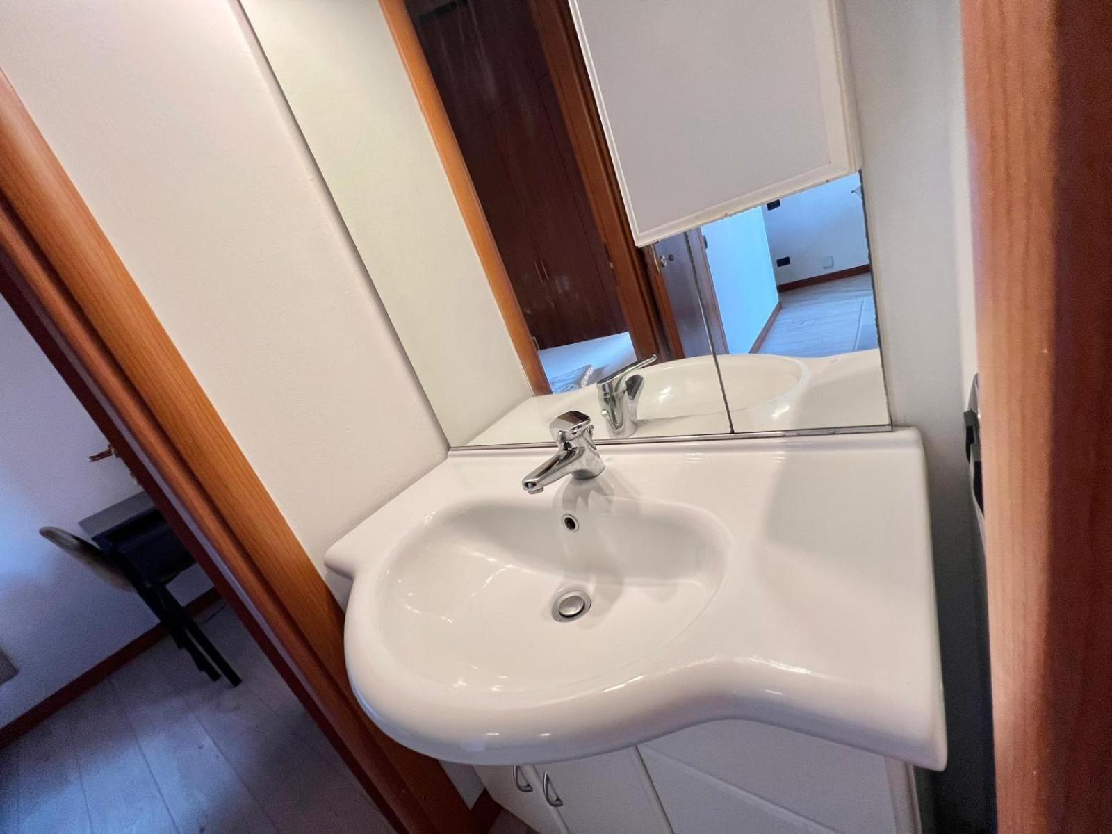 Moderno Con Design Caldo E Accogliente, Con Parcheggio Gratuito E Balcone Privato, Vicino A Fiere, Eventi E Concerti Apartamento *
