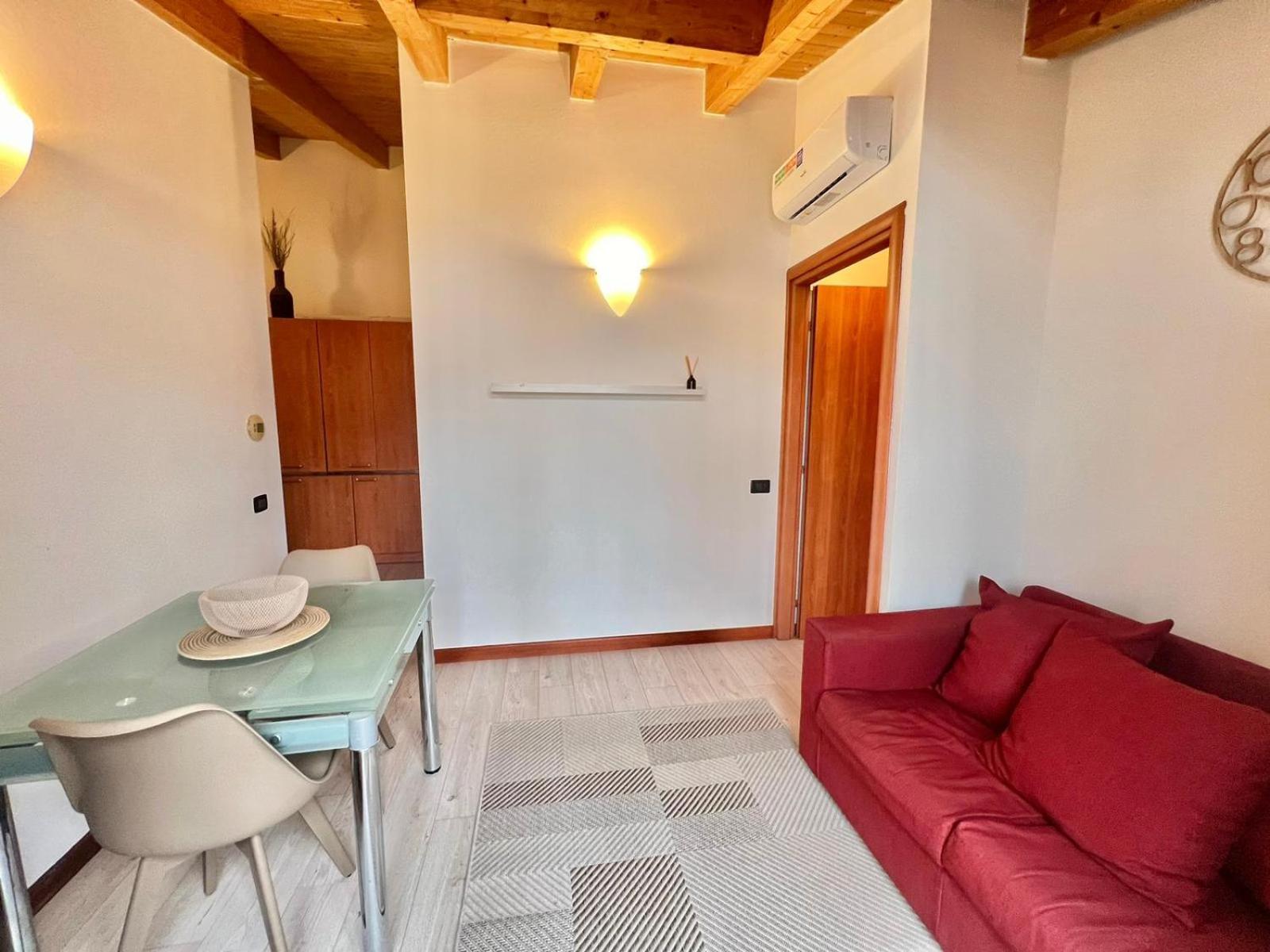 Moderno Con Design Caldo E Accogliente, Con Parcheggio Gratuito E Balcone Privato, Vicino A Fiere, Eventi E Concerti * Mailand