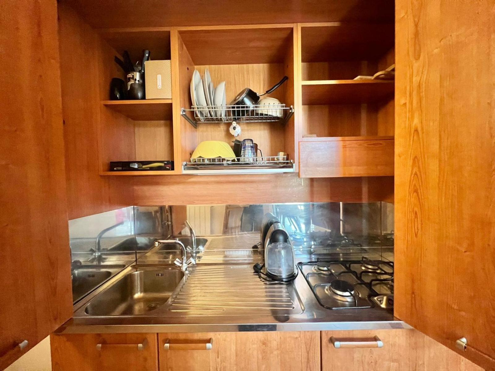 Moderno Con Design Caldo E Accogliente, Con Parcheggio Gratuito E Balcone Privato, Vicino A Fiere, Eventi E Concerti * Mailand