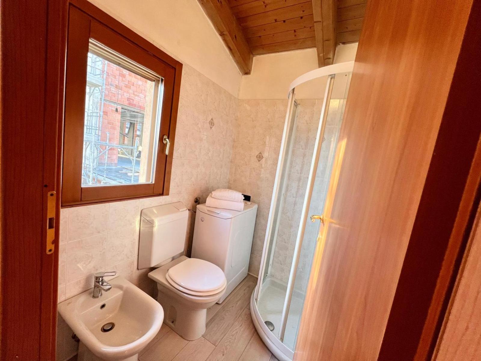 Moderno Con Design Caldo E Accogliente, Con Parcheggio Gratuito E Balcone Privato, Vicino A Fiere, Eventi E Concerti Apartment Mailand