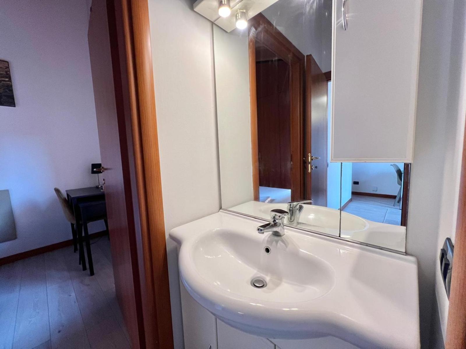 Apartment Moderno Con Design Caldo E Accogliente, Con Parcheggio Gratuito E Balcone Privato, Vicino A Fiere, Eventi E Concerti Mailand